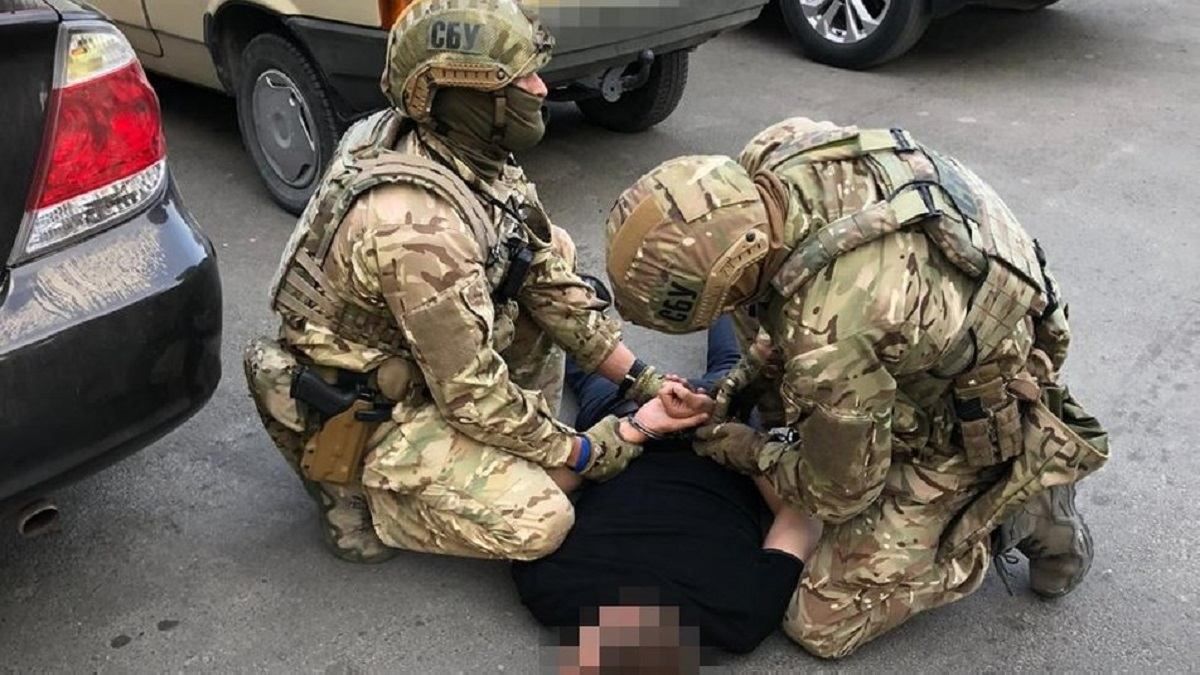 Требовал 40 тысяч долларов: в Тернополе задержали начальника налоговой Требовал 40 тысяч долларов: в Тернополе задержали начальника налоговой