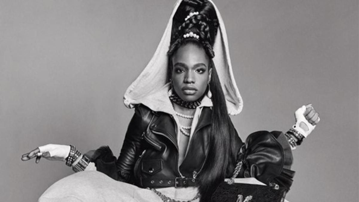 Трансгендерная модель с ДЦП стала лицом Moschino: фото