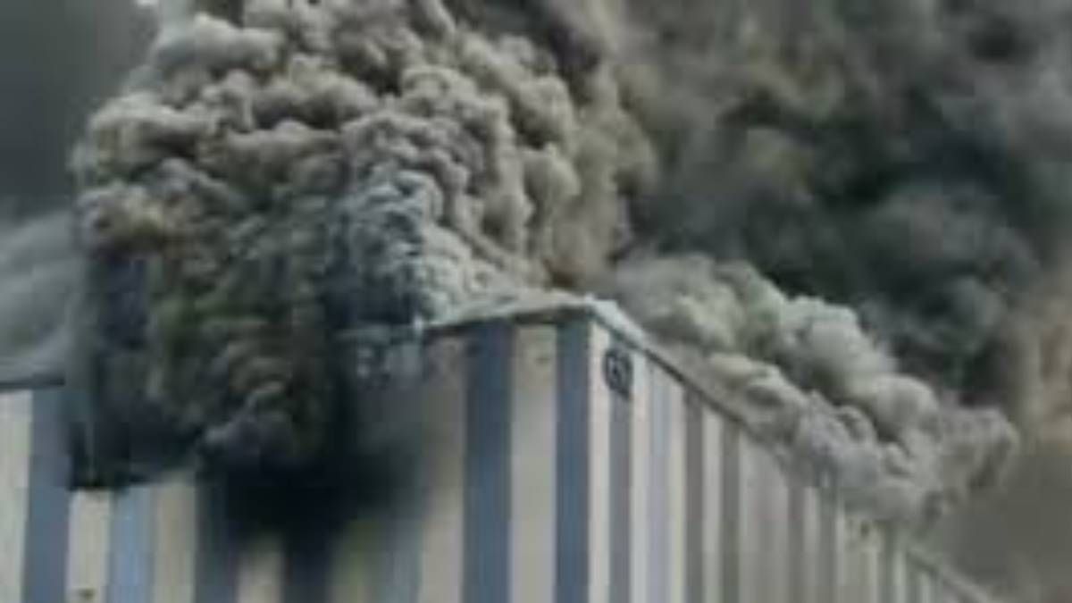 Пожежа на виробництві Huawei 25 вересня 2020 року - відео, фото Пожежа на виробництві Huawei 25 вересня 2020 року - відео, фото