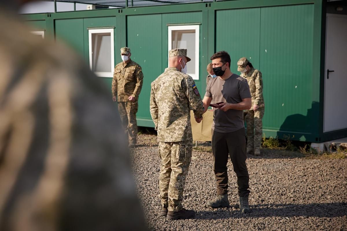 Зеленский приехал в Донецкую область: посетит военных и проведет совещание по ТКГ