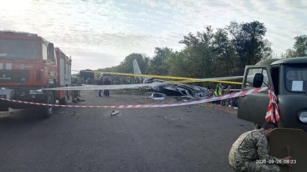 Авіакатастрофа біля Чугуєва: уламки літака зберуть у початковий стан