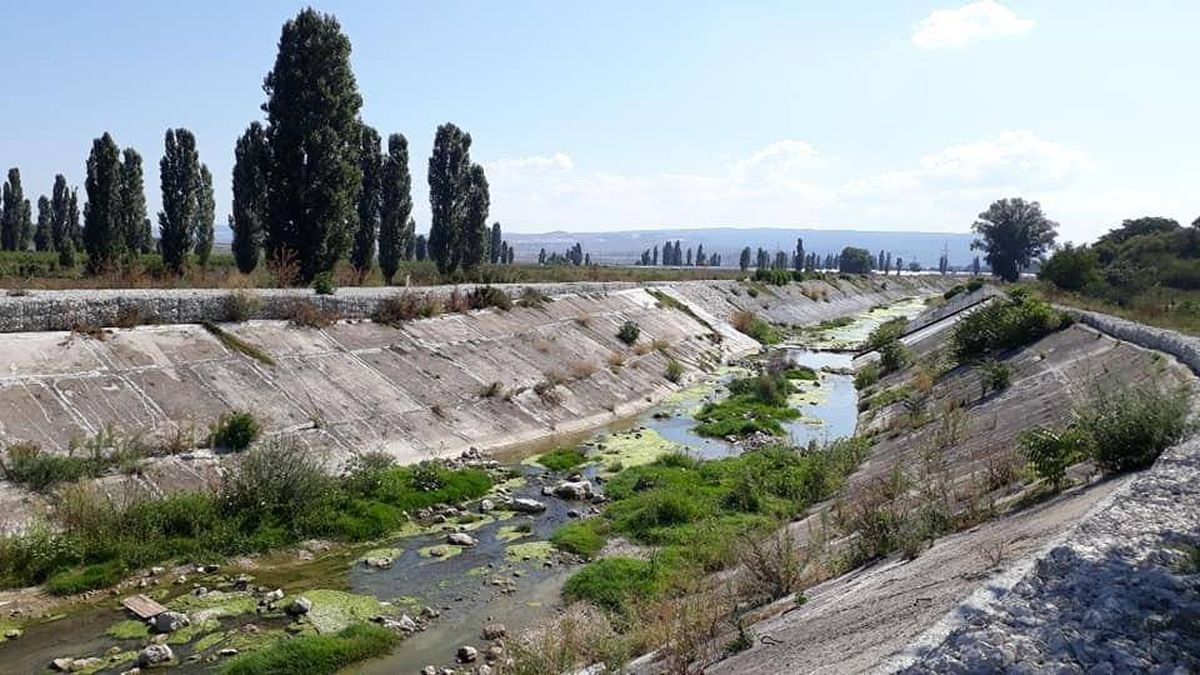 Вода у Криму: рятувати посіви окупанти задумали стічними водами