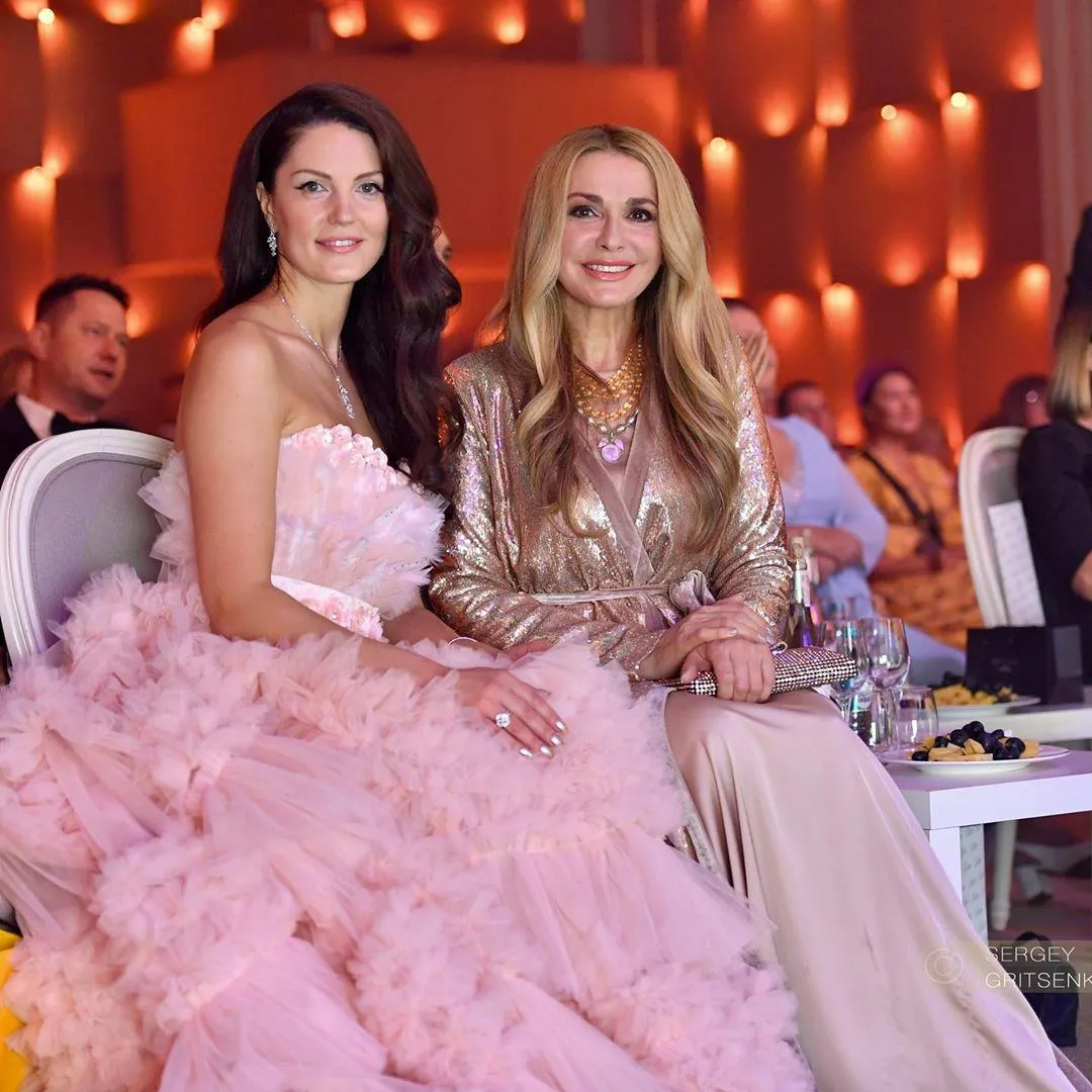 Ольга Сумська у блискучій сукні Ольга Сумська у блискучій сукні