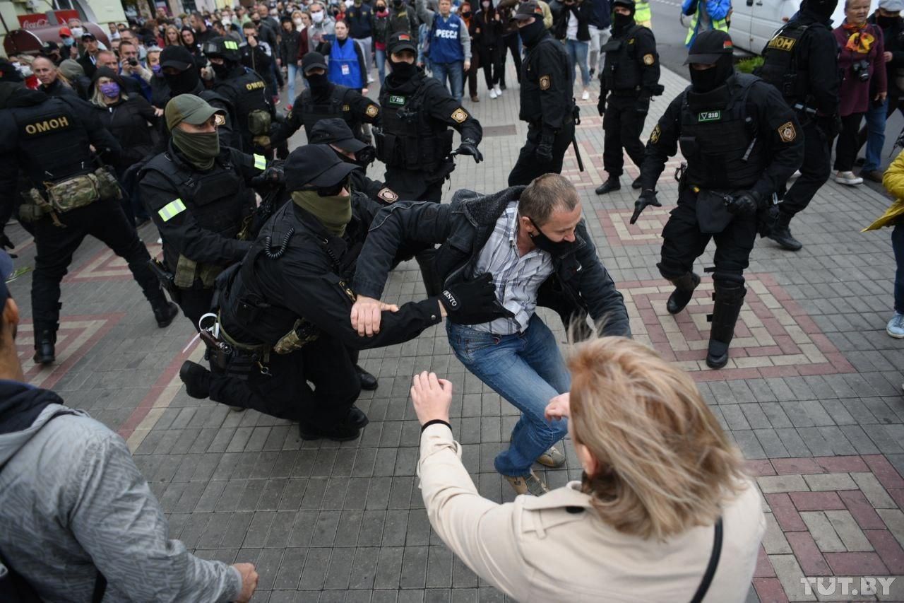 Протести у Гомелі 27.09.2020: ОМОН жорстко розганяє мітингувальників