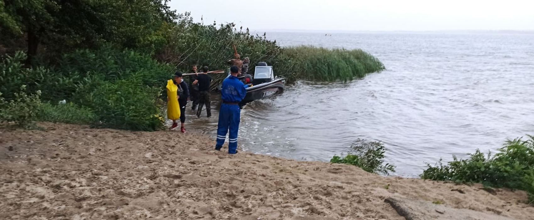 На Киевщине перевернулась лодка: на борту было 9 человек