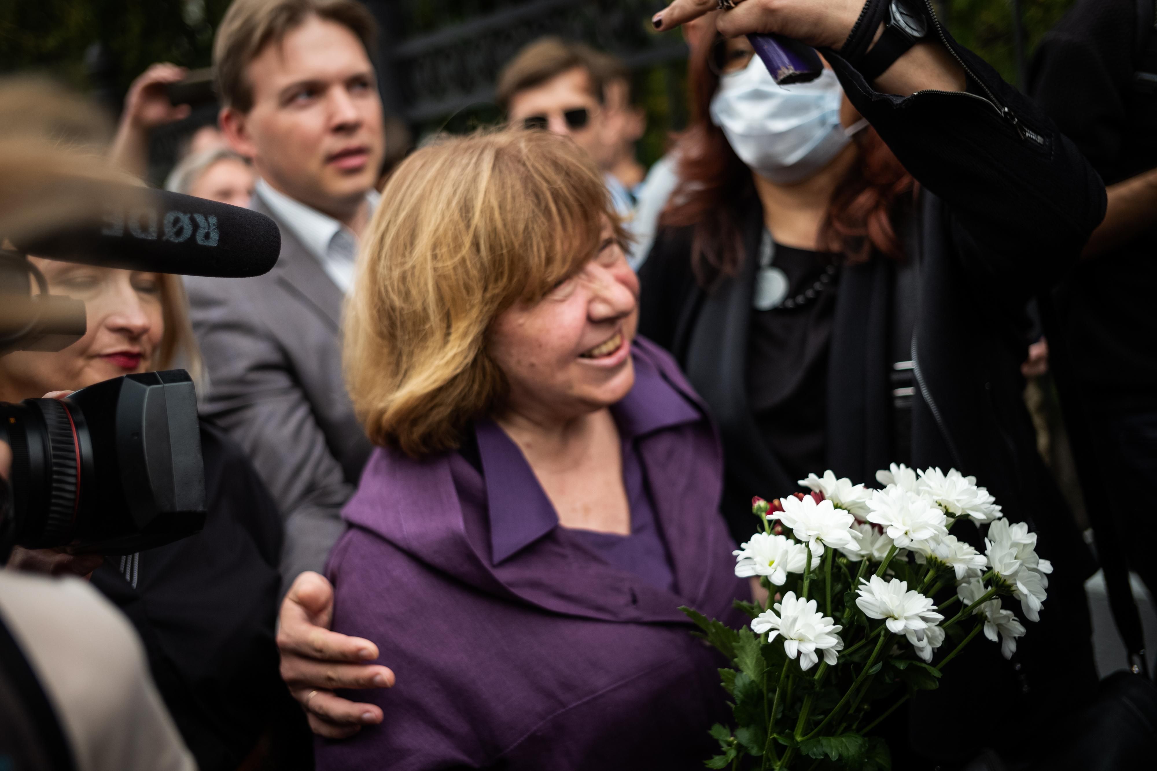 Світлана Алексієвич виїхала з Білорусі до Німеччини 28.09.2020 Світлана Алексієвич виїхала з Білорусі до Німеччини 28.09.2020