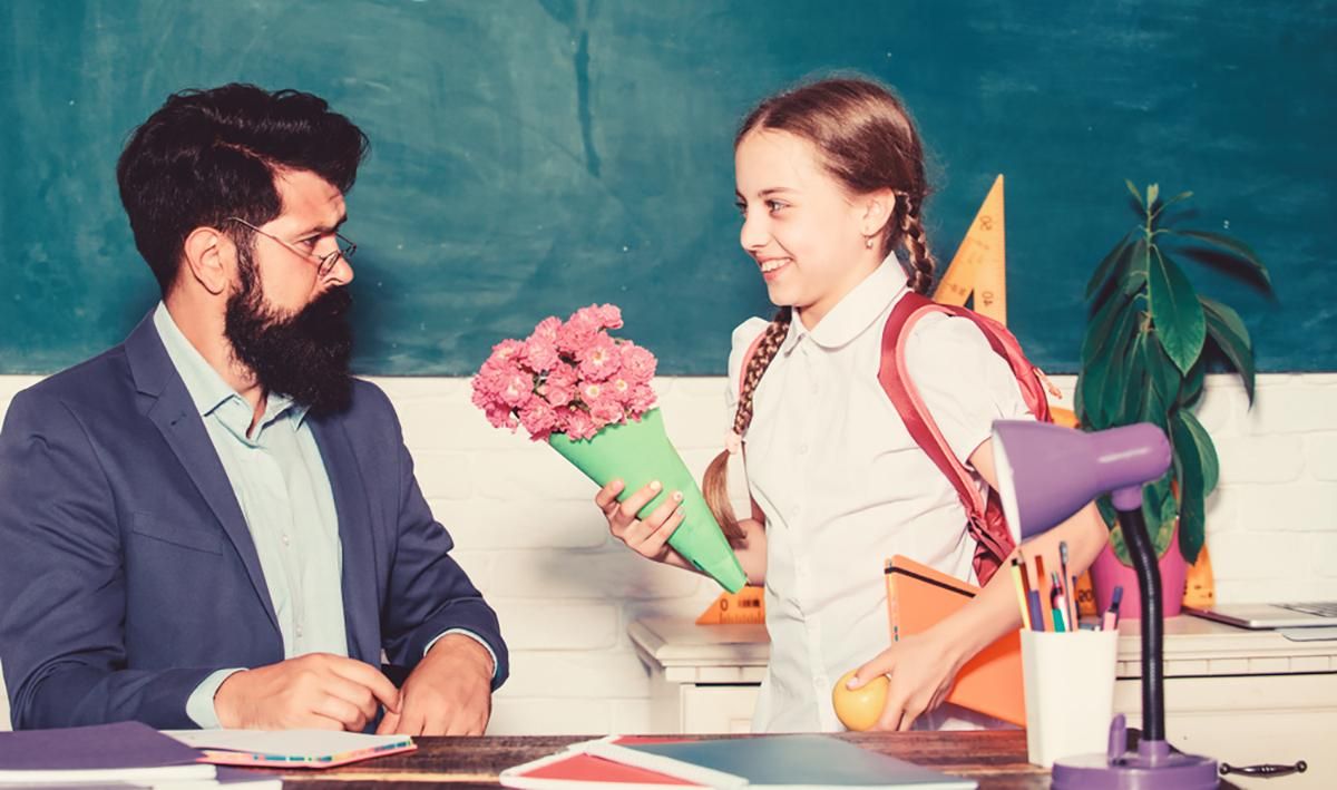 Найдивніші подарунки вчителям: мішок картоплі, канапки та два бублики Найдивніші подарунки вчителям: мішок картоплі, канапки та два бублики