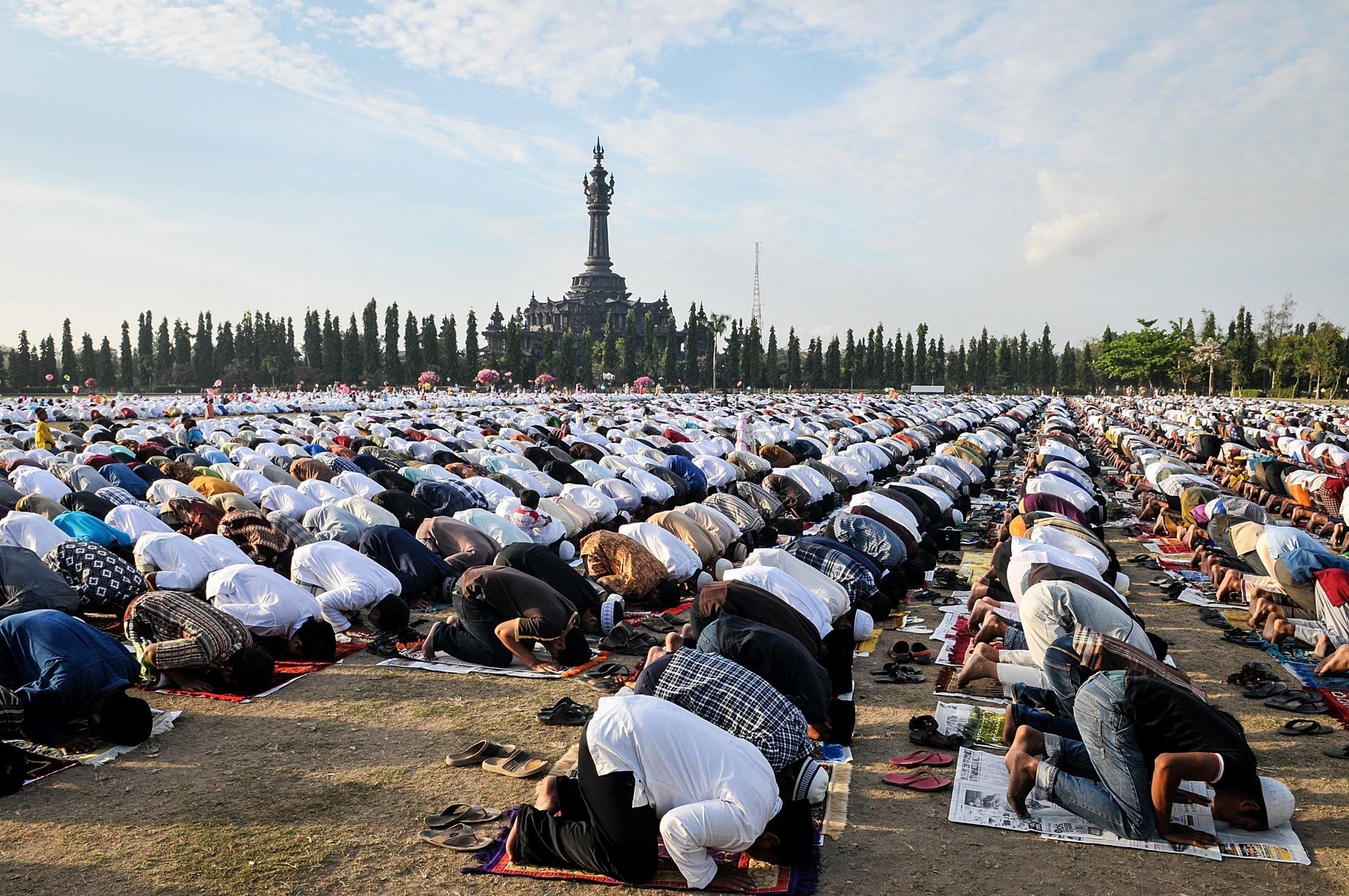 Рейд в Исламском центре в Харькове: ворвались и избили работника Рейд в Исламском центре в Харькове: ворвались и избили работника
