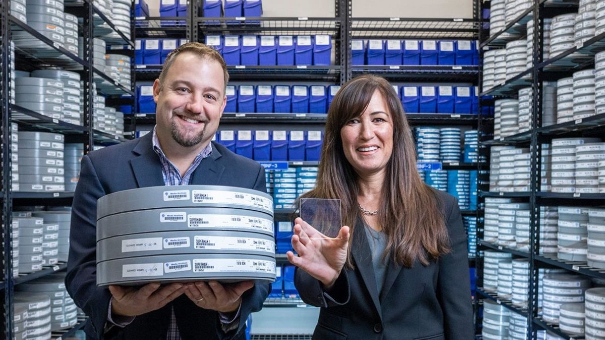 Исследователям удалось записать на небольшое стекло 75,6 терабайта данных Исследователям удалось записать на небольшое стекло 75,6 терабайта данных