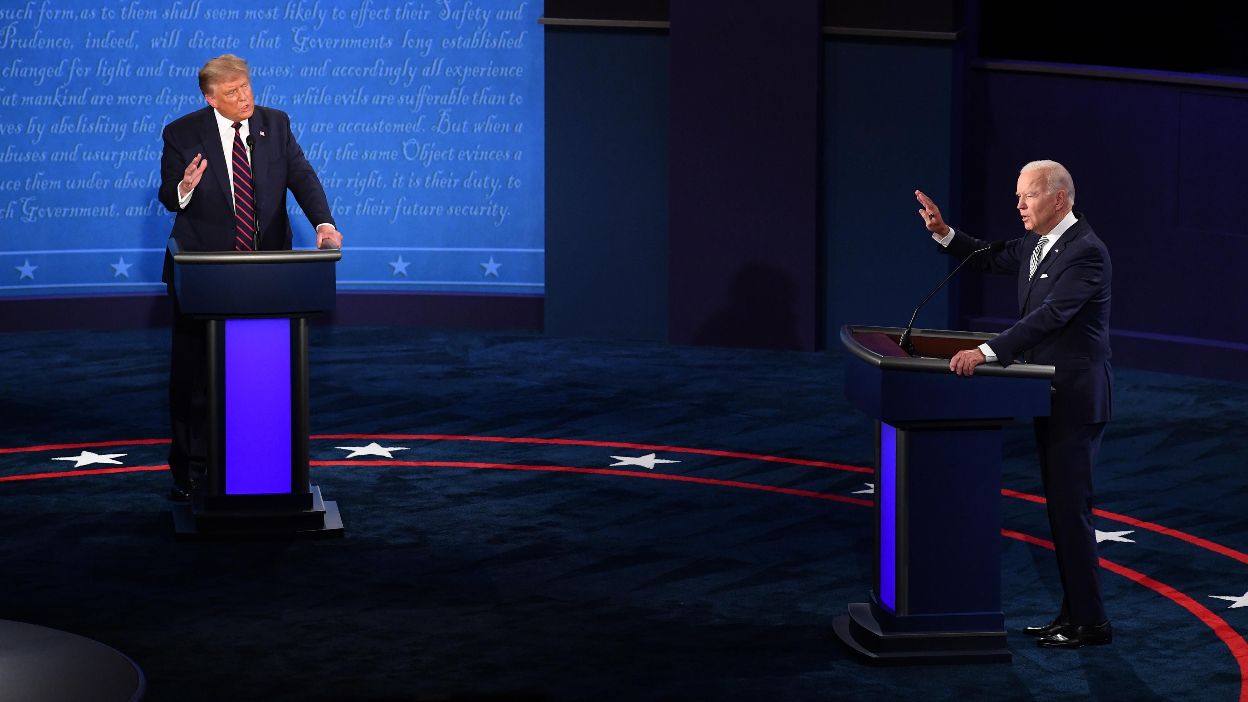 "Щеня Путіна" та "клоун": Байден і Трамп влаштували словесну битву на дебатах "Щеня Путіна" та "клоун": Байден і Трамп влаштували словесну битву на дебатах