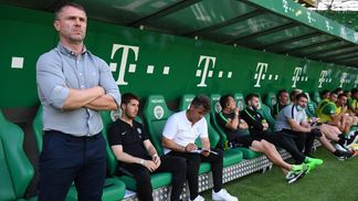 Файеры и скандирование: фанаты "Ференцвароша" поблагодарили Реброва за выход в группу ЛЧ – видео