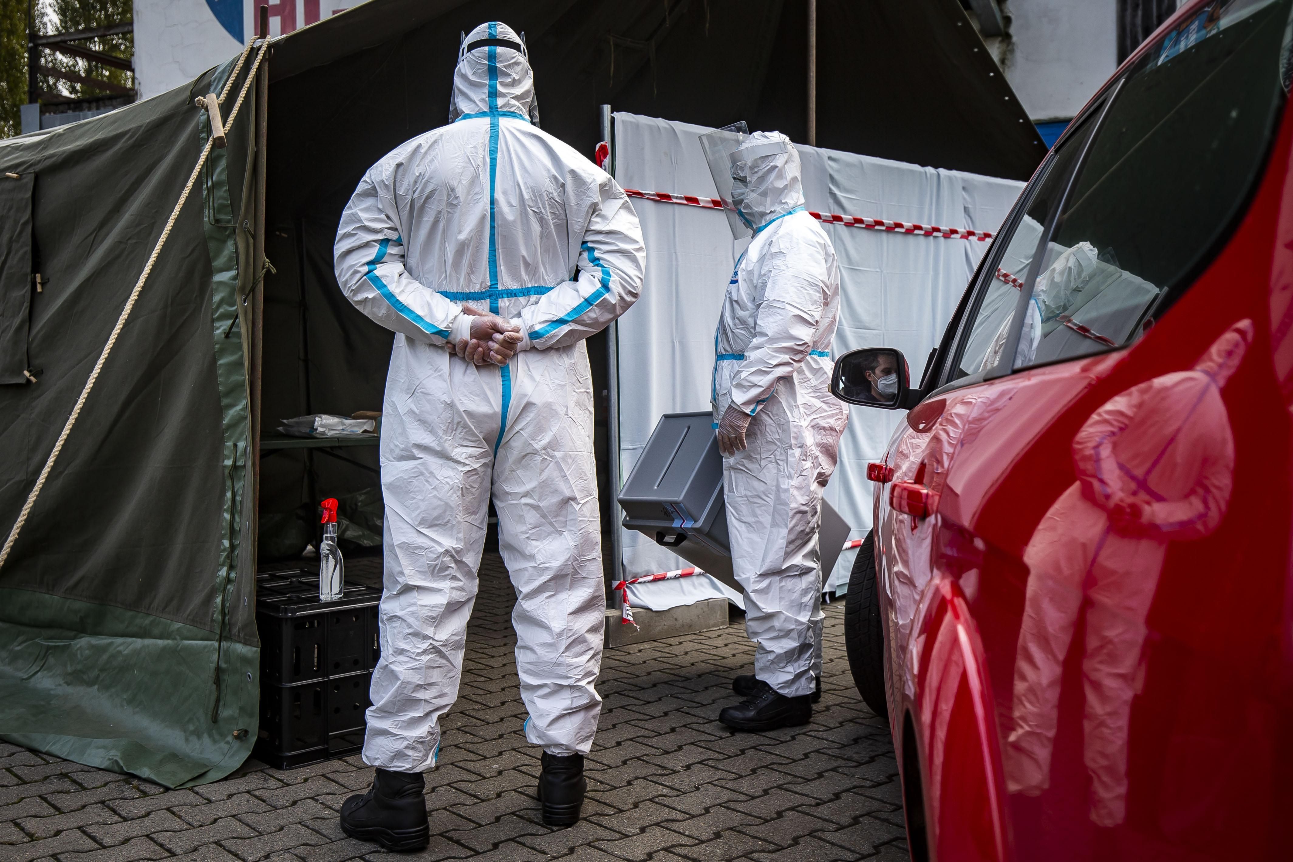 Из-за COVID-19 в Чехии снова введут чрезвычайное положение Из-за COVID-19 в Чехии снова введут чрезвычайное положение