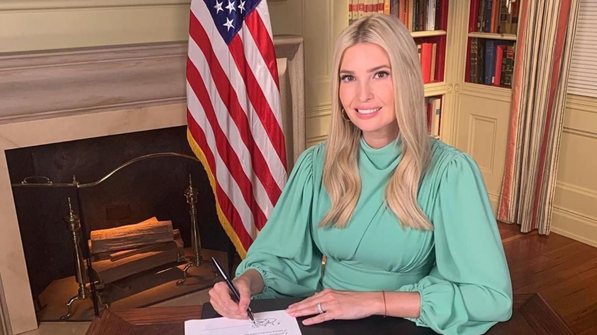 У бездоганній сукні з розрізом: Іванка Трамп засвітила ніжки в елегантному образі – фото