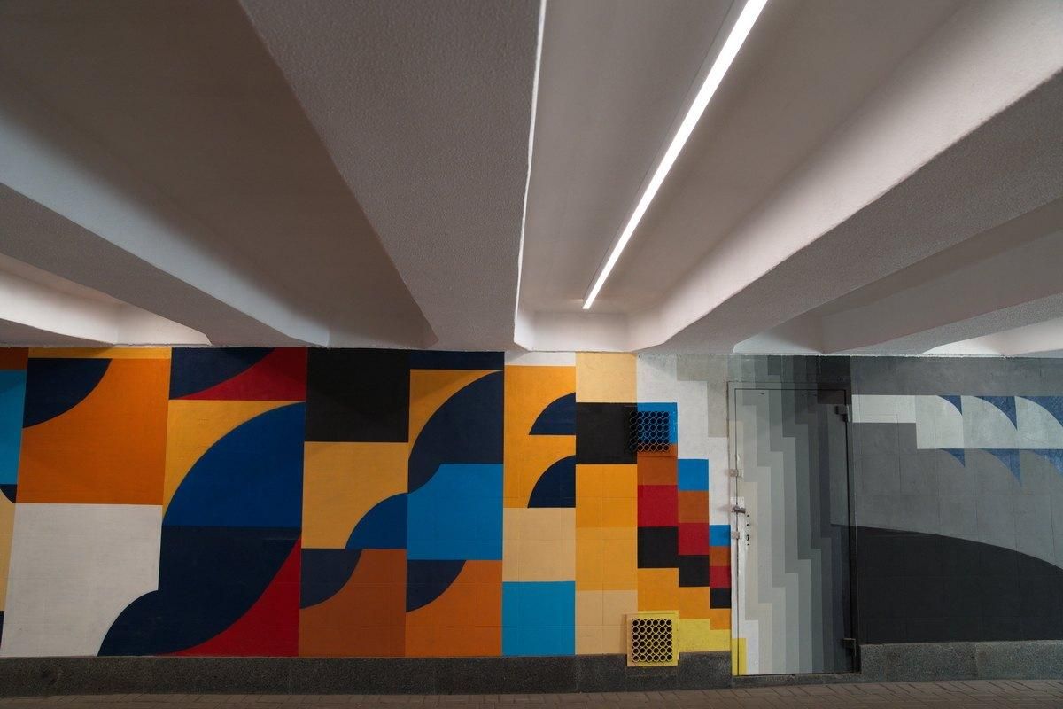 Навігація через мурали: фото підземних переходів на станції Деміївська у Києві – фото Навігація через мурали: фото підземних переходів на станції Деміївська у Києві – фото