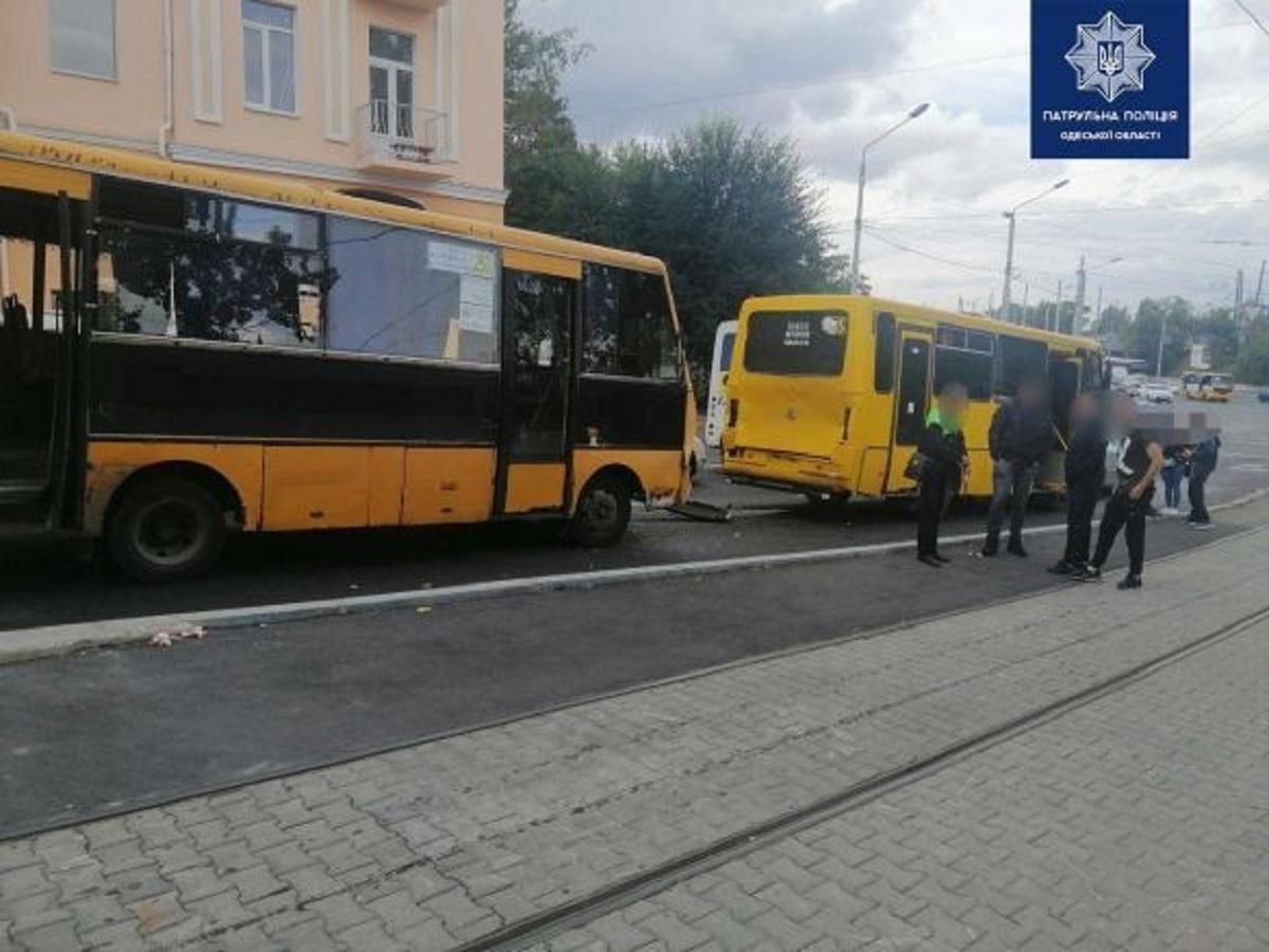 ДТП з маршрутками в Одесі 01.10.2020: фото і відео