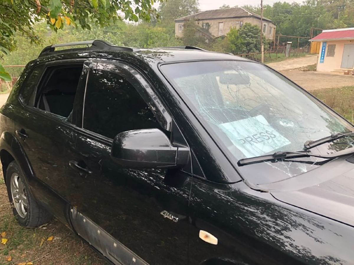 Відео обстрілу журналістів у Мартуні в Нагірному Карабасі Відео обстрілу журналістів у Мартуні в Нагірному Карабасі