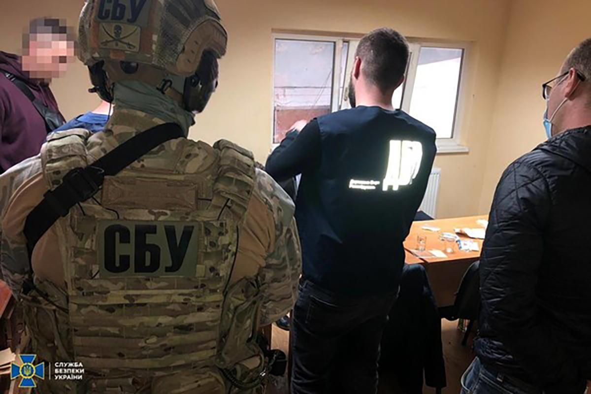 Рынок ценных бумаг: СБУ разоблачила масштабную схему на 2,8 миллиарда гривен Рынок ценных бумаг: СБУ разоблачила масштабную схему на 2,8 миллиарда гривен