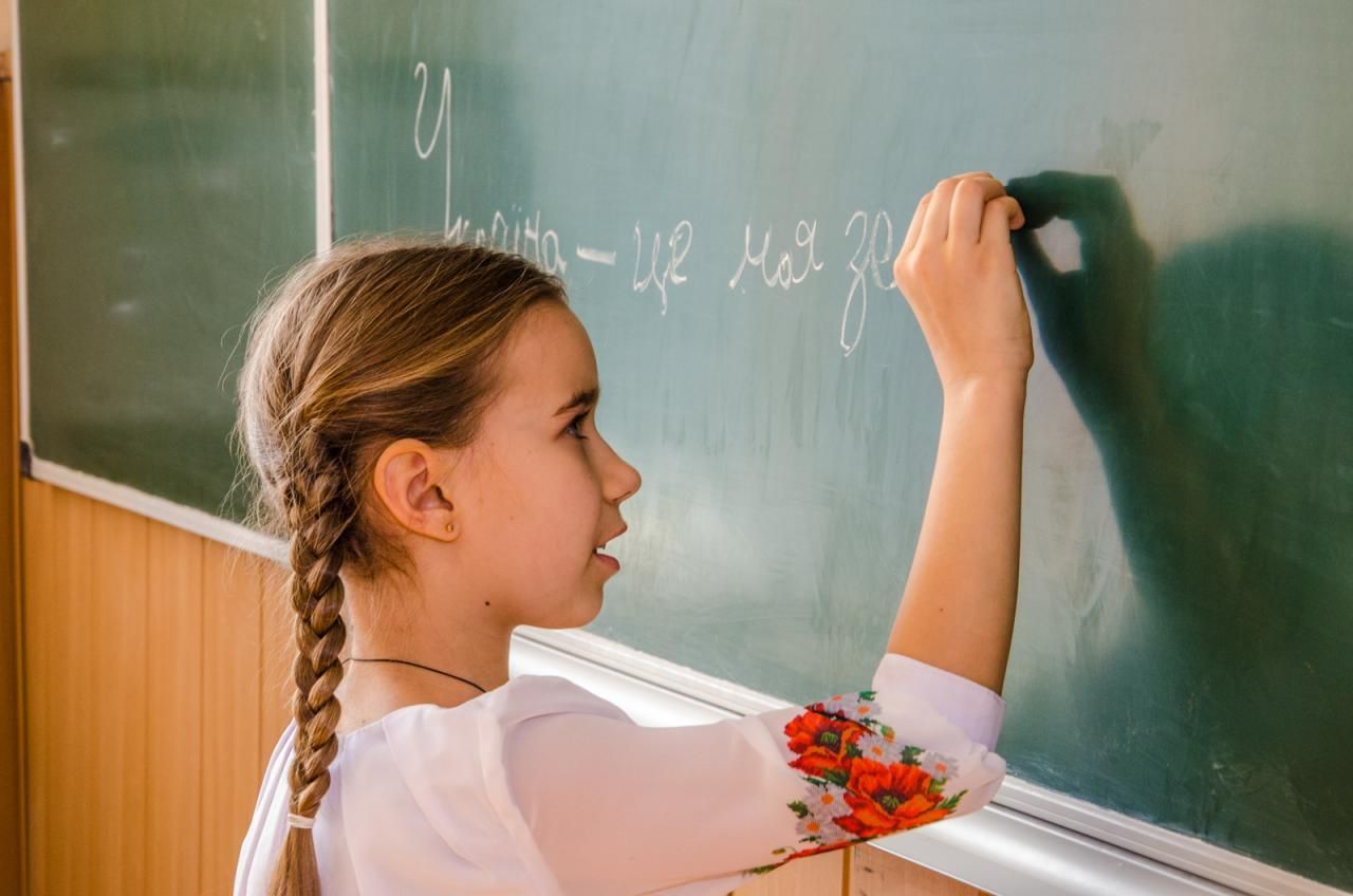 Рідна мова за кордоном: скільки українських шкіл працює в різних країнах світу
