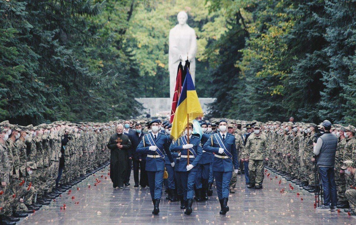 Авіакатастрофа Ан-26: тіла загиблих почали віддавити рідним Авіакатастрофа Ан-26: тіла загиблих почали віддавити рідним