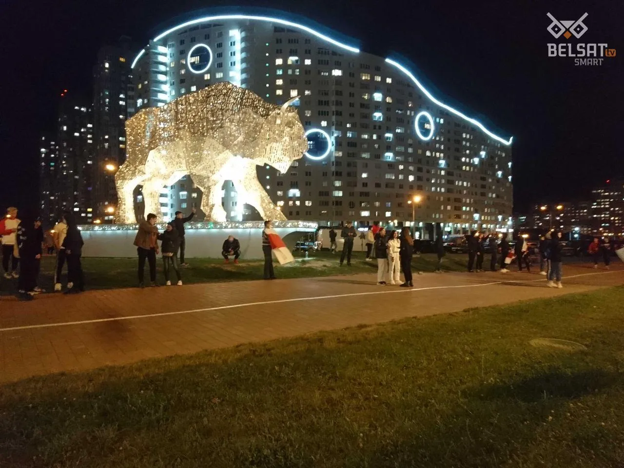 Біля зубра у мінську збираються протестувальники Біля зубра у мінську збираються протестувальники