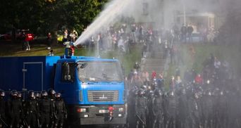 Водометы и задержания в центре Минска: что происходит в Беларуси 4 октября – фото, видео
