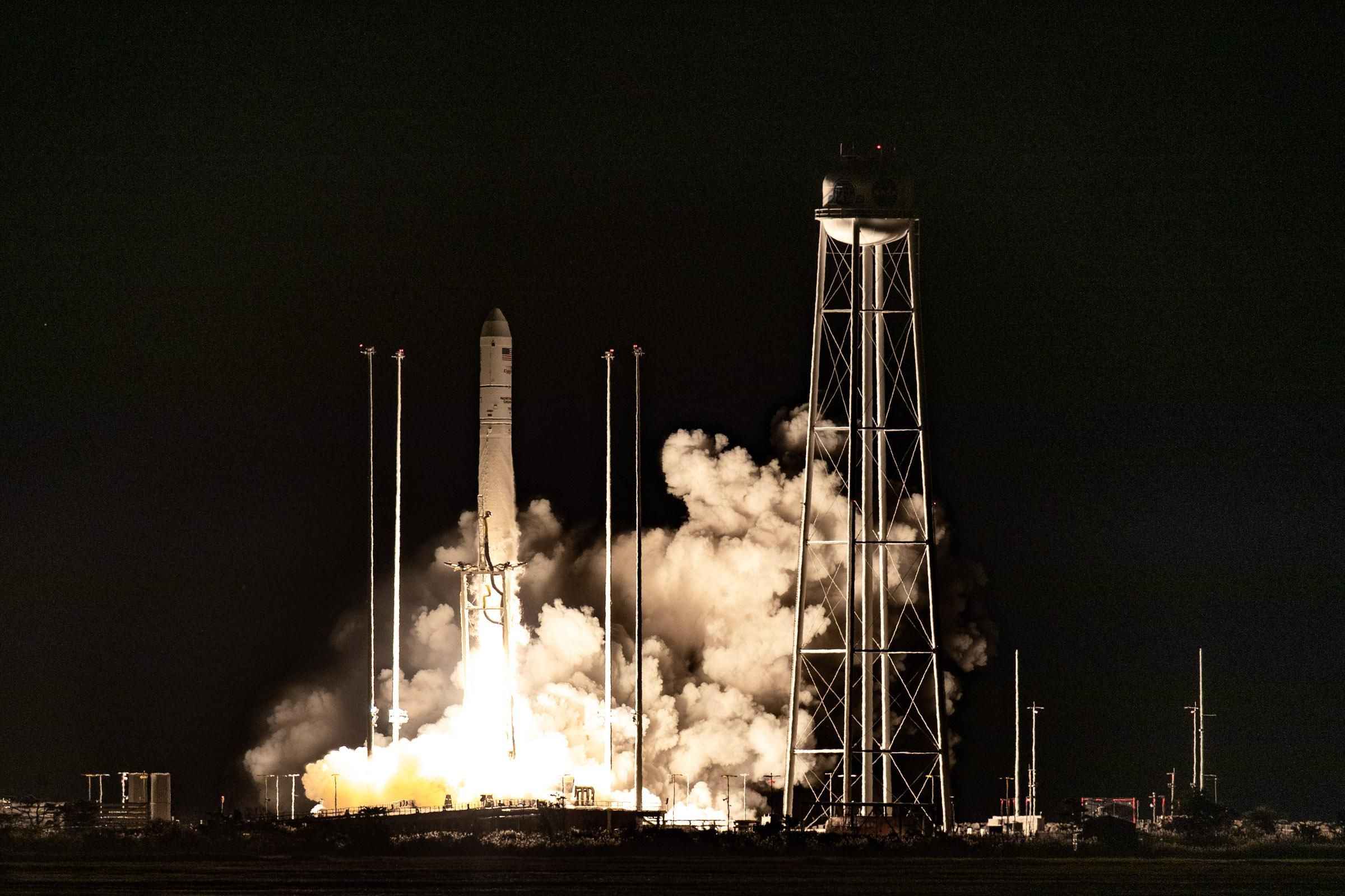 NASA запустило ракету Antares: над нею працювали українці – відео