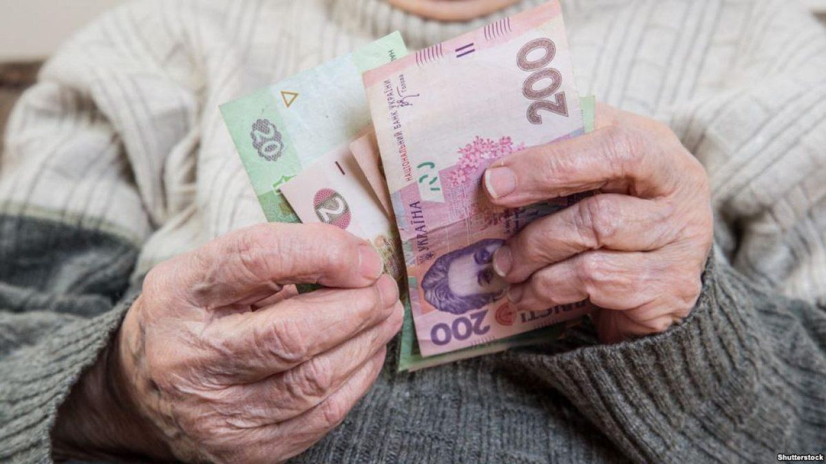 Шмигаль заявив, що Україна не зможе виплачувати пенсії