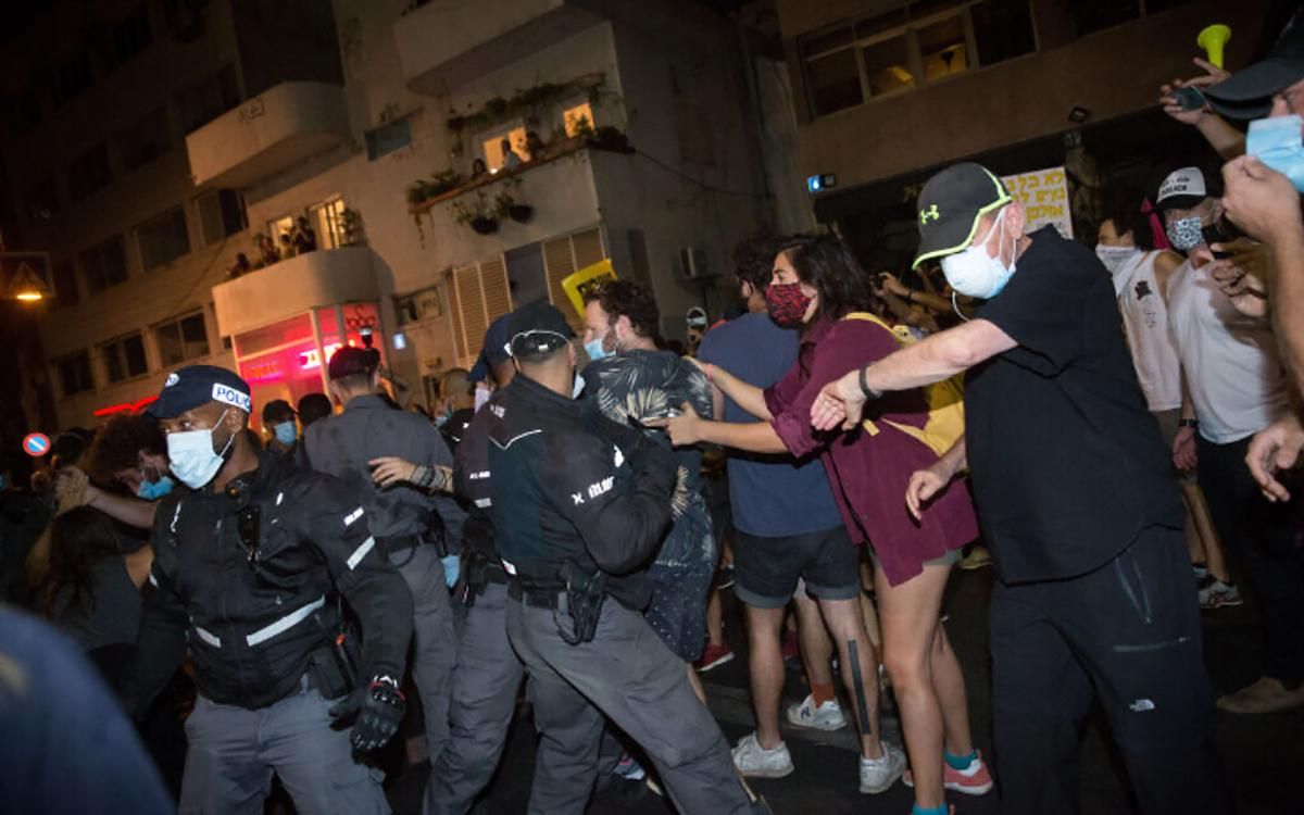 Протесты в Израиле из-за карантина: произошли столкновения с полицией, есть арестованные