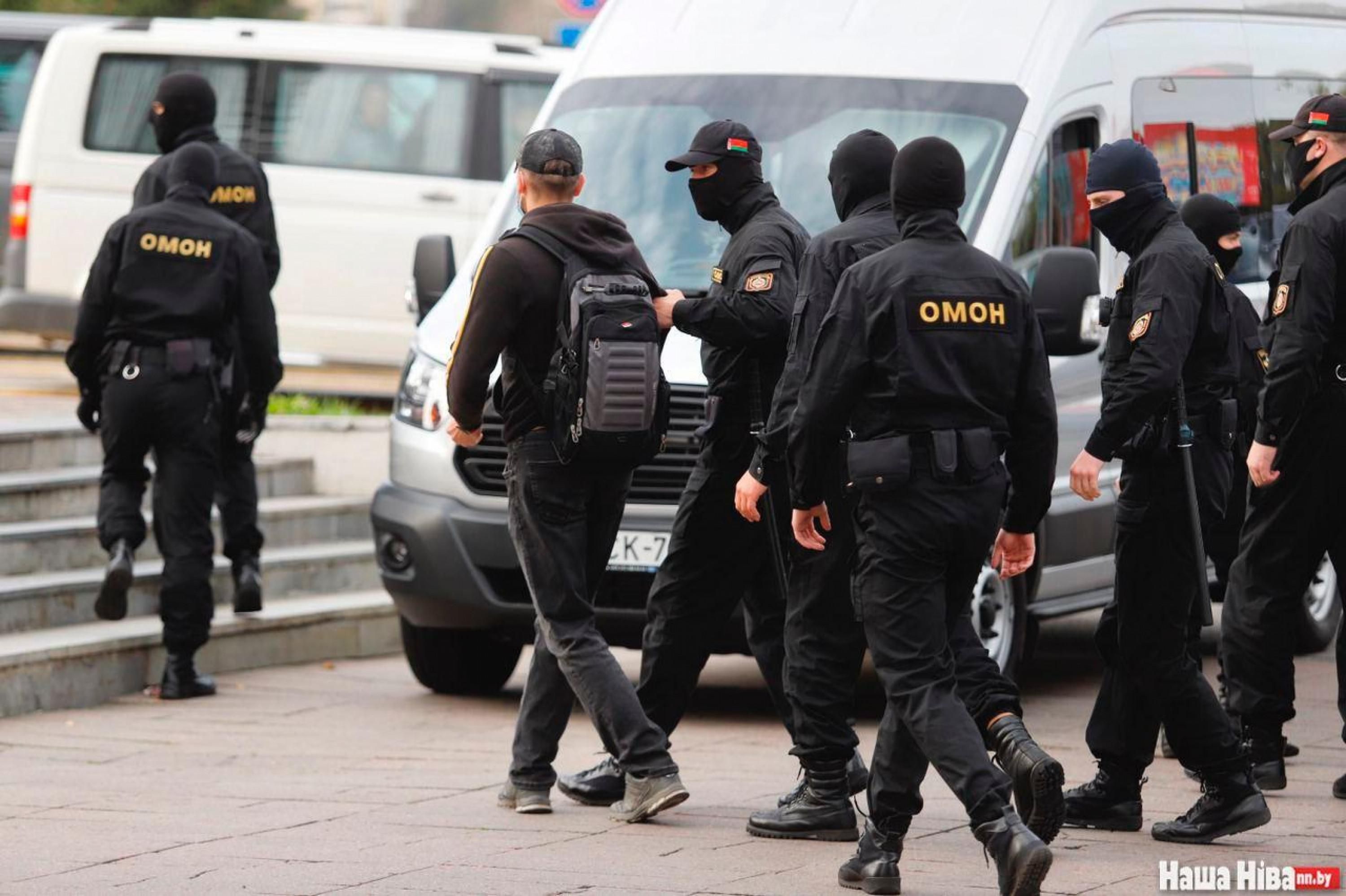 Марш звільнення політв'язнів у Білорусі: затримали близько десятка журналістів Марш звільнення політв'язнів у Білорусі: затримали близько десятка журналістів