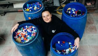 Бельгийцы превращают пластиковые крышки на кухонные шедевры: впечатляющие фото