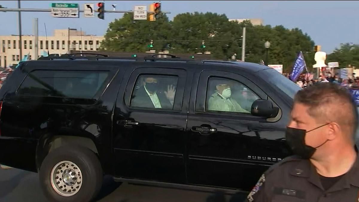 Хворий на коронавірус Трамп прокатався в авто біля госпіталю: відео