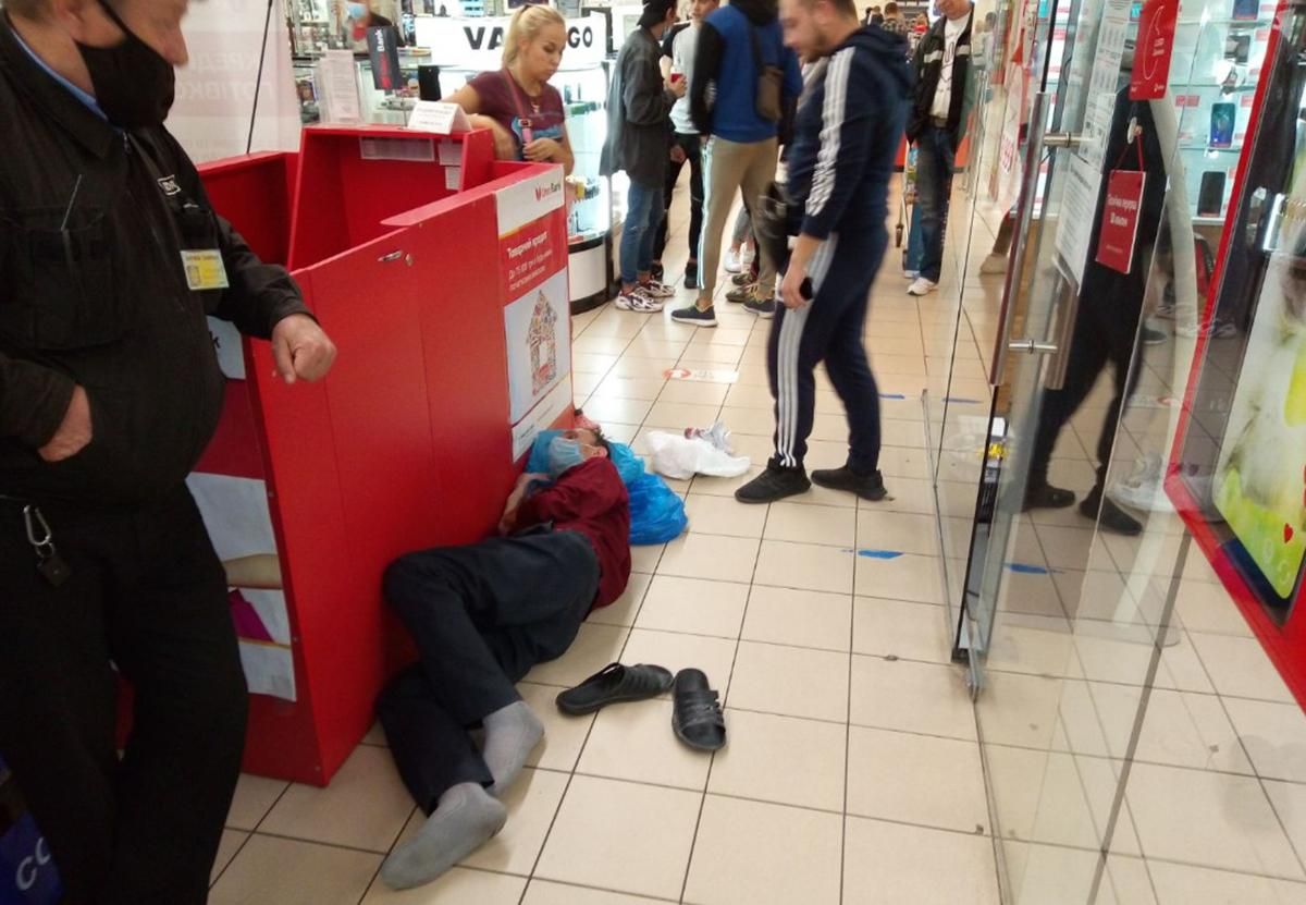 В Запорожье в торговом центре преступник молотком проломил голову продавщице