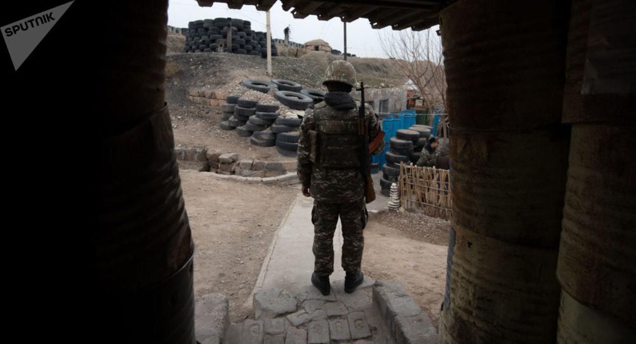 Между Арменией и Азербайджаном возобновились боевые действия Между Арменией и Азербайджаном возобновились боевые действия