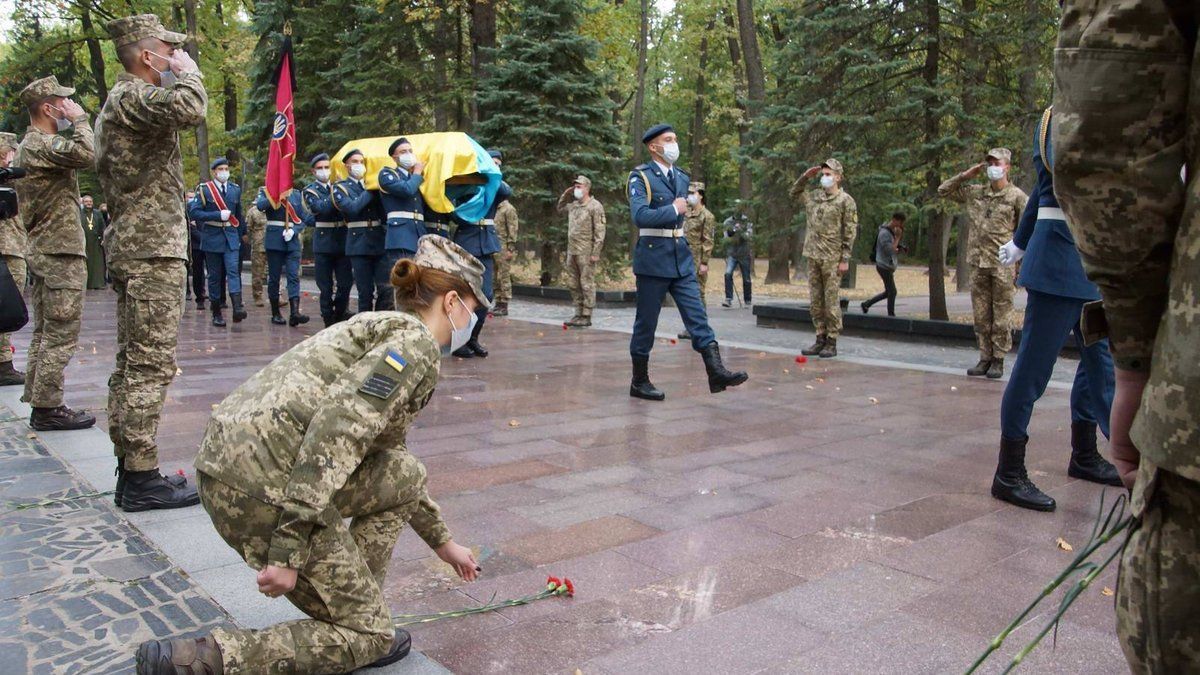 Похороны погибших курсантов Ан-26 под Харьковом фото, видео