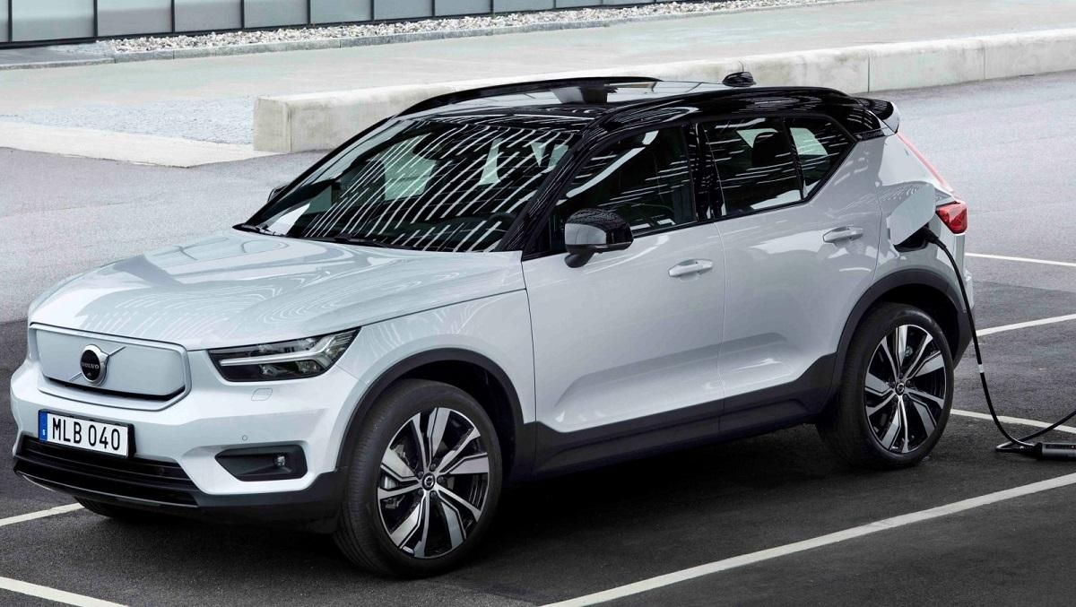 Volvo выпускает свой первый кроссовер с электродвигателем Volvo выпускает свой первый кроссовер с электродвигателем