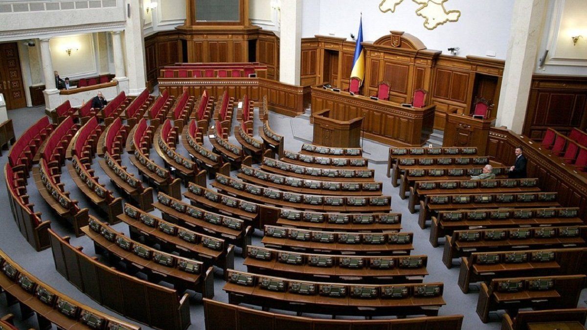 Журналістам тепер легше потрапити в Раду: все через карантин у парламенті Журналістам тепер легше потрапити в Раду: все через карантин у парламенті