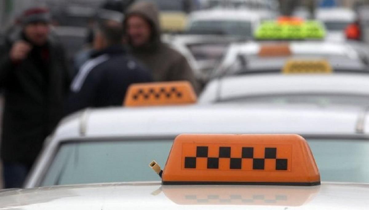 В Одесі двоє чоловіків викрали таксиста й вимагали викуп: відео