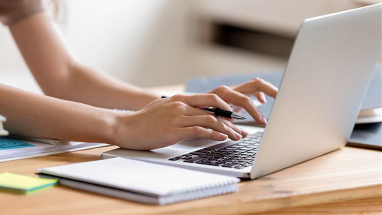 Школи перейдуть на електронні журнали та щоденники: проєкт від МОН Школи перейдуть на електронні журнали та щоденники: проєкт від МОН