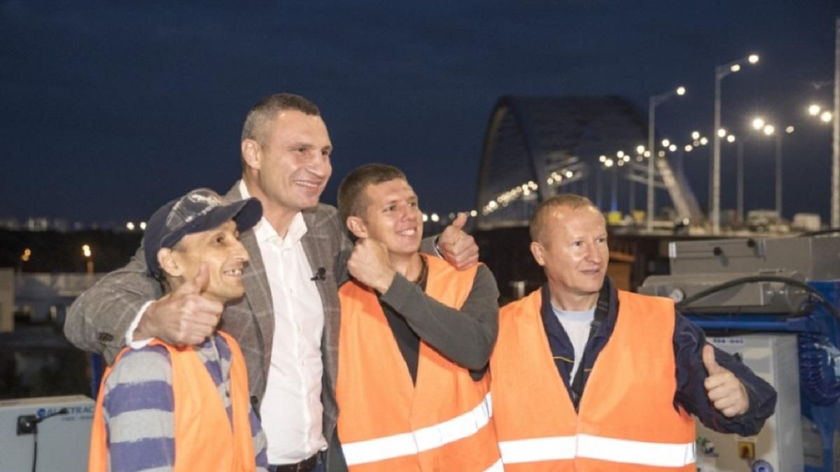 Кличко: На Подольско-Воскресенском мосту включили подсветку, открытие уже в ближайшие месяцы