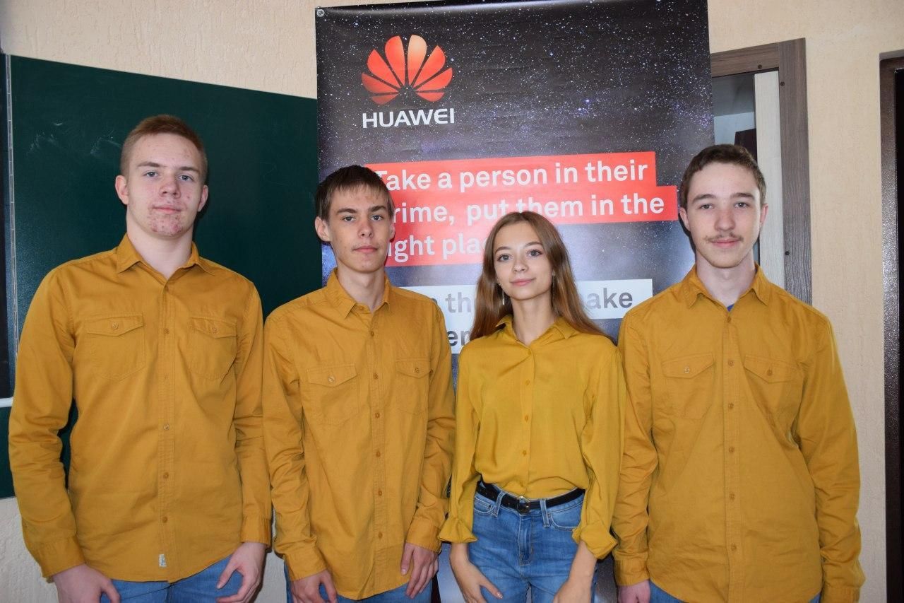 Українська збірна отримала 4 срібні медалі на олімпіаді з інформатики Українська збірна отримала 4 срібні медалі на олімпіаді з інформатики