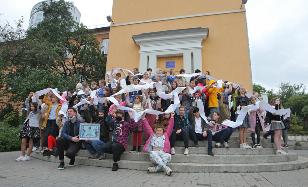 Привітання вчителям  потрапило до Книги рекордів України: яскраві фото