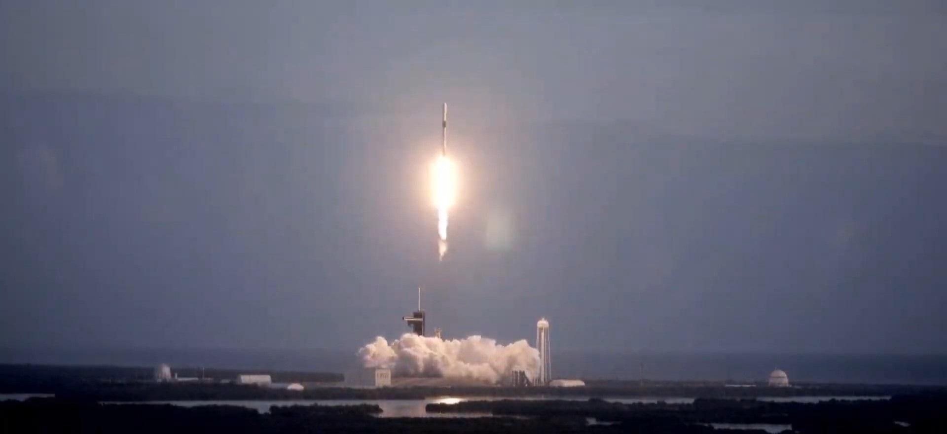 SpaceX запустила ракету Falcon 9 з шостої спроби: на орбіту вивели 60 супутників Starlink