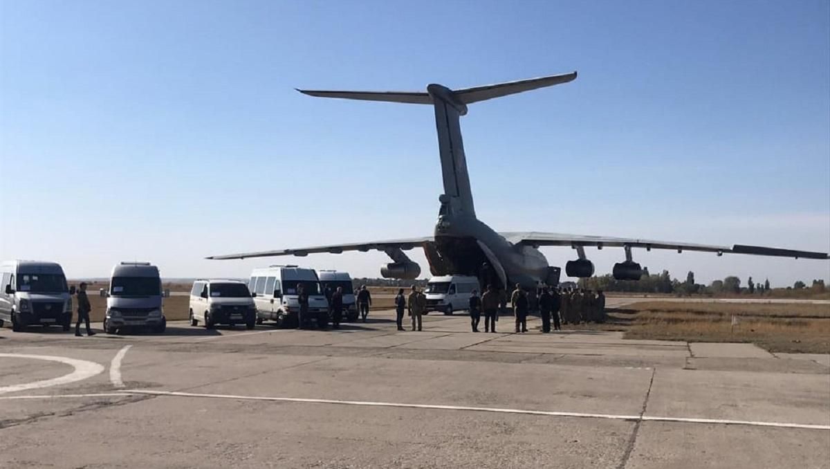 Загиблі в авіакатастрофі військові пішли в останній політ з Чугуєва: фото й відео