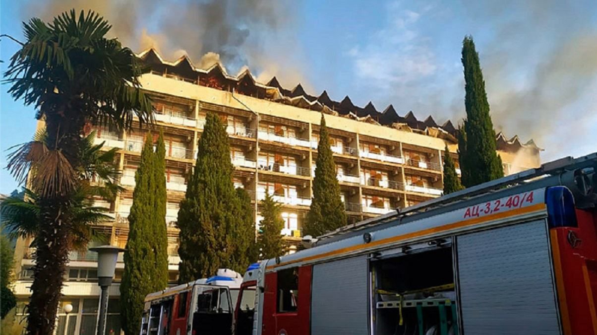 Пожежа у військовому санаторії в Ялті 07.10.2020: відео Пожежа у військовому санаторії в Ялті 07.10.2020: відео
