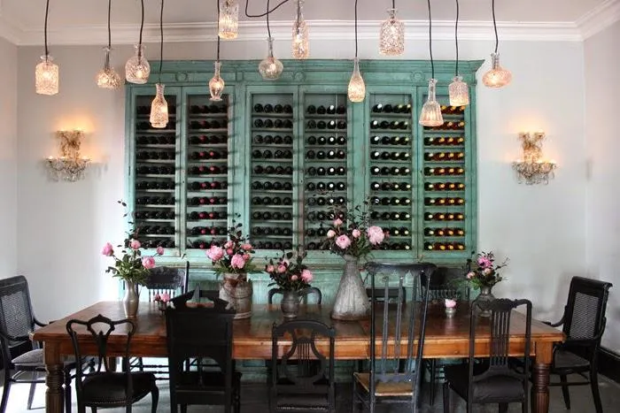 Кімната виглядає цікавіше, коли стільці ретельно поєднані Кімната виглядає цікавіше, коли стільці ретельно поєднані