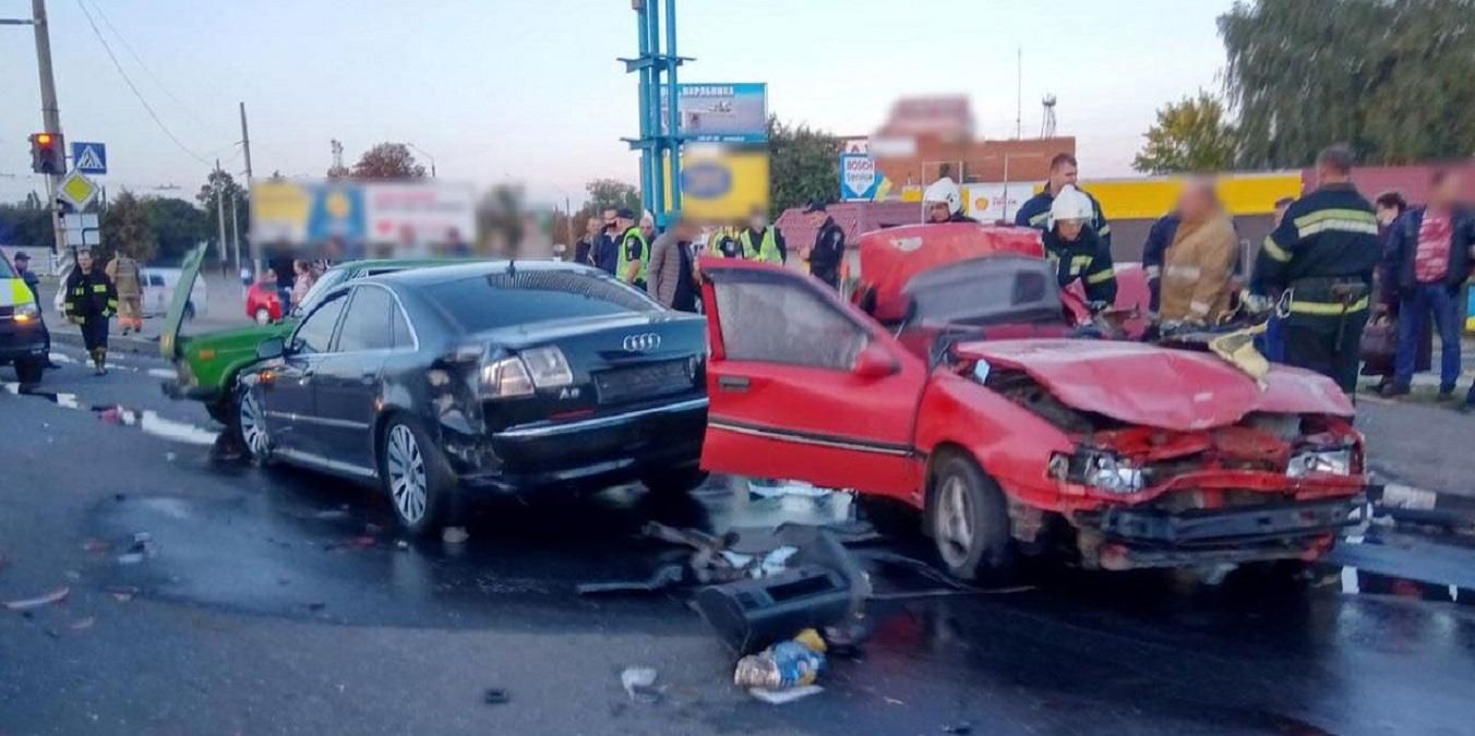ДТП в Полтаве 06.10.2020 - водитель в реанимации: фото и видео ДТП в Полтаве 06.10.2020 - водитель в реанимации: фото и видео