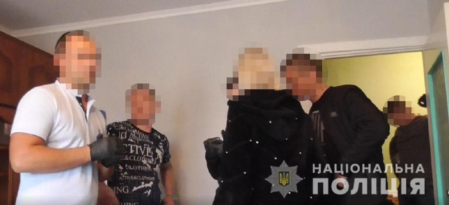 В Яворове человек шантажировал подругу интимным видео