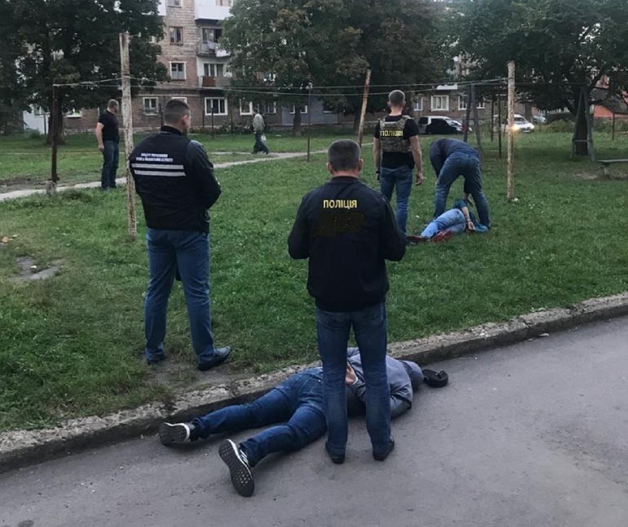 На Львівщині однолітки вимагали щомісячної данини у сина бізнесменів На Львівщині однолітки вимагали щомісячної данини у сина бізнесменів