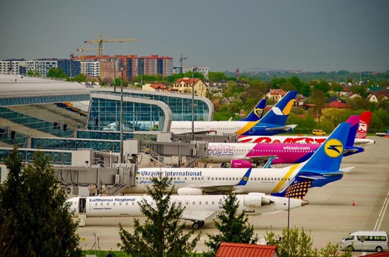 Аеропорт Львів відновить низку авіарейсів: куди можна буде полетіти