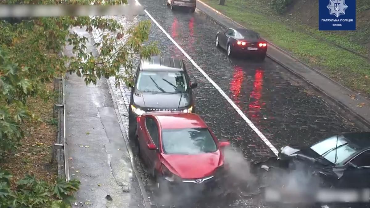 Зіткнення трьох автівок посилило затори у Києві Зіткнення трьох автівок посилило затори у Києві